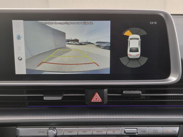 Hyundai IONIQ 6 Lounge 77.4 kWh Automaat / SOH 100% / Fabrieksgarantie tot 03-2028 / Dealer onderhouden / CCS snellader / Elektrische stoelen met Relax / Head Up Display / warmtepomp / Camera / Apple Carplay Android / 18" LM wielen / Stuur- Stoel & Achterbank verwarmin