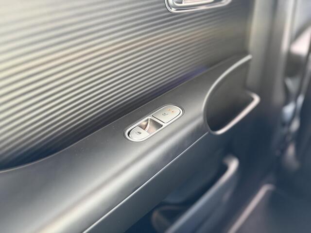 Hyundai IONIQ 6 Connect 77.4 kWh / Achterstoelen verwarmd / Apple Carplay/Android Auto / Cruise control adaptief met Stop&Go en stuurhulp /