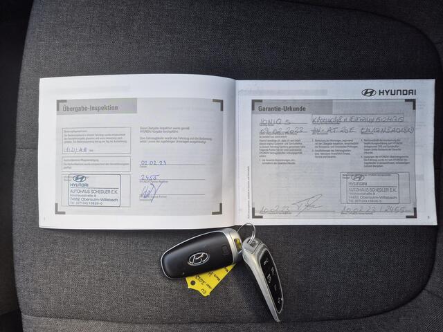 Hyundai IONIQ 5 Connect 77.4 kWh / SOH 100% / Fabrieksgarantie tot 09-02-2028 / Dealer onderhouden / CCS snelladen / Trekhaak afneembaar / Warmtepomp / 1.600 kg trekgewicht / Adaptieve CC / Stuur- & Stoel verwarming / Achteruitrijcamera / Keyless Entry/Start /