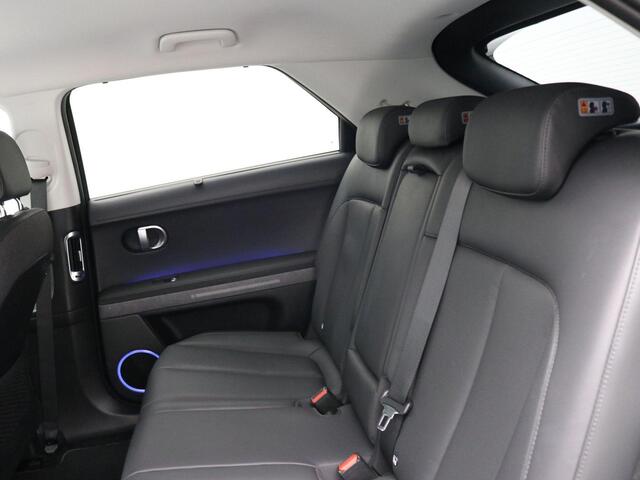 Hyundai IONIQ 5 Connect+ 77.4 kWh / HUD Display / SoH 100% / Lederen bekleding / 1ste Eigenaar / NL Auto / Elektrische voorstoel / 3 fase / Warmtepomp / Adaptieve Cruise Control / Dealer onderhouden / All Seasonbanden /