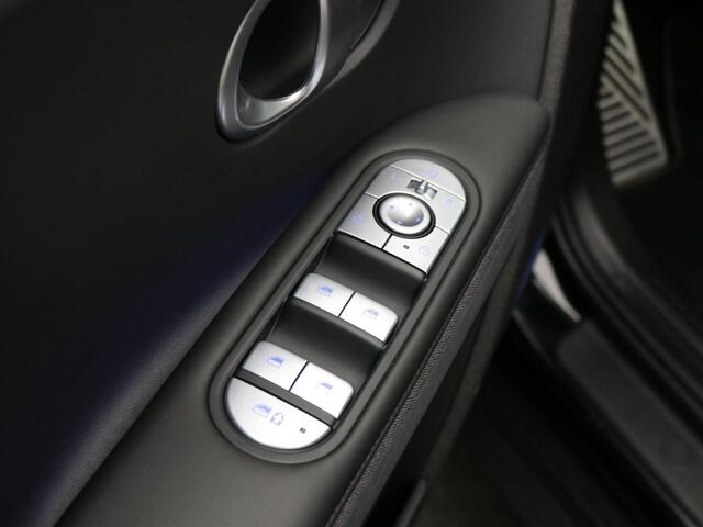 Hyundai IONIQ 5 Connect+ 77.4 kWh / HUD Display / SoH 100% / Lederen bekleding / 1ste Eigenaar / NL Auto / Elektrische voorstoel / 3 fase / Warmtepomp / Adaptieve Cruise Control / Dealer onderhouden / All Seasonbanden /