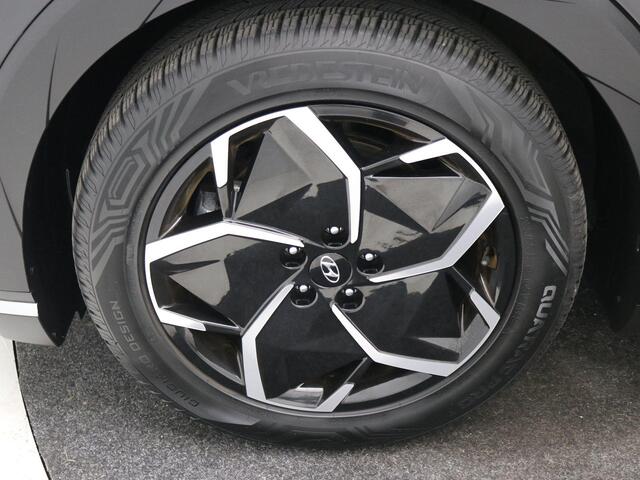 Hyundai IONIQ 5 Connect+ 77.4 kWh / HUD Display / SoH 100% / Lederen bekleding / 1ste Eigenaar / NL Auto / Elektrische voorstoel / 3 fase / Warmtepomp / Adaptieve Cruise Control / Dealer onderhouden / All Seasonbanden /