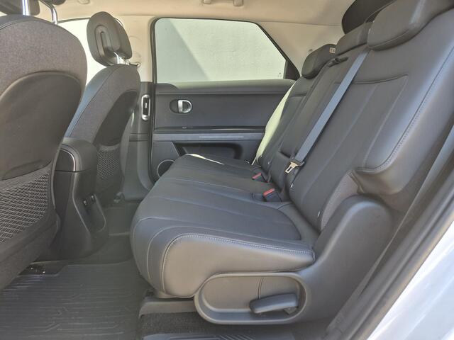 Hyundai IONIQ 5 Lounge 77.4 kWh 228pk / SOH 100% / Fabrieksgarantie tot 12-2027 / Dealer onderhouden / Trekgewicht 1600 kg / Trekhaak afneembaar / Warmtepomp / CCS snel laden / Elektrische stoelen en klep / BOSE Audio Systeem / Stuur- Stoel & Achterbank verwarming / 19