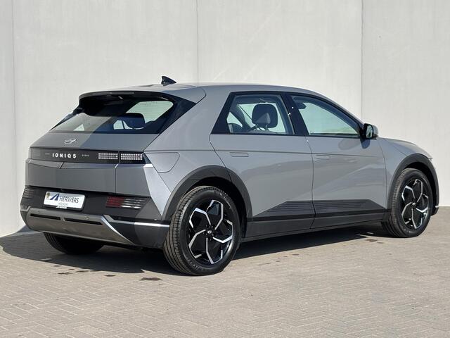 Hyundai IONIQ 5 Connect 77.4 kWh / SOH 100 % / Fabrieksgarantie tot 03-2028 / 8 Jaar Batterij Garantie / Dealer onderhouden / 1.600 kg trekgewicht / Warmtepomp / CCS snel laden / Elektrische stoel / Stuur- en stoelverwarming / Apple Carplay Android / 19"LM wielen / Dod