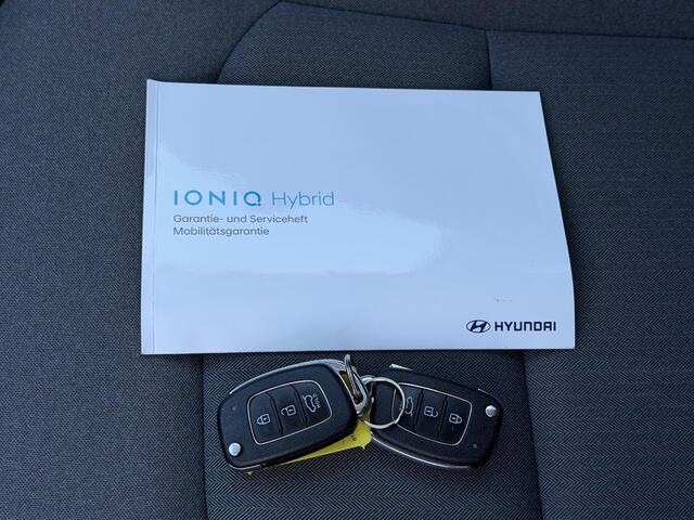 Hyundai IONIQ 1.6 GDi PHEV COMFORT / PHEV / Dealer Onderhouden / Afneembare Trekhaak / Camera / Stoel & Stuurwiel Verwarming / ApplecarPlay & Android Auto / cruise control adaptief / LED /