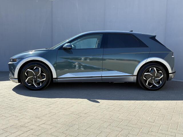 Hyundai IONIQ 5 Connect 77.4 kWh Automaat / Fabrieksgarantie tot 02-2028 / 8 jaar Batterijgarantie / Warmtepomp / dealer onderhouden / Elektrische stoelen/Achterklep / Apple Carplay/Android Auto / Stuur-, stoelverwarming / 19" LM /