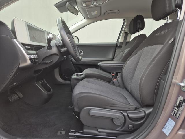 Hyundai IONIQ 5 Connect 58 kWh / SOH 100% / Fabrieksgarantie tot 02-2027 / Dealer onderhouden / CCS snelladen / WLTP bereik 384 km bereik stad 587 km / Stuur- & Stoel verwarming / Achteruitrijcamera / Adaptief cruise control / Apple Carplay Android Auto /