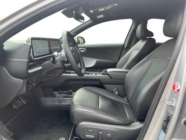 Hyundai IONIQ 6 Lounge 77.4kWh 228pk | LEDER | 800VOLT ULTRA SNELLADEN | ELEK. VERSTELBARE STOELEN | MEMORY FUNCTIE | 360° CAMERA | APPLE CARPLAY / ANDROID AUTO | ADAPTIVE CRUISE | STOEL + STUURVERW. |