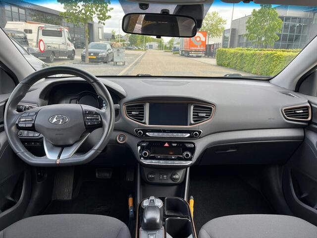 Hyundai IONIQ Comfort EV | Adap. Cruise Control | Carplay | Camera | Infinity geluidsysteem | Elek. Verstelbare Spiegels