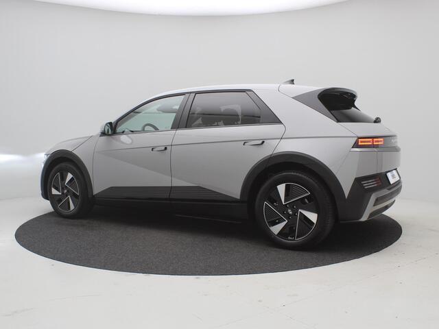 Hyundai IONIQ 5 Long Range Pure Edition 84 kWh / / Nieuw direct leverbaar / 3-fase / Navigatie / Perkeersensoren / 100% SoH / 5 jaar Fabrieksgarantie / 8 Jaar accu garantie /
