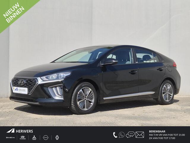Hyundai IONIQ 1.6 GDi PHEV Comfort / All season banden / Stuur- & Stoelverwarming / Navigatie via Apple Carplay of Android Auto / Achteruitrijcamera / Cruise control / Parkeersensoren achter / Climate control /