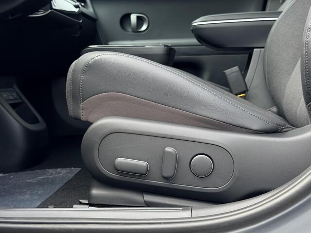 Hyundai IONIQ 5 Standard Range Pure Edition 63 kWh / Stoelverwarming Voor + Achter / Stuurverwarming / BOSE Audio / Achteruitrijcamera / Elek. Achterklep / LED Verlichting /