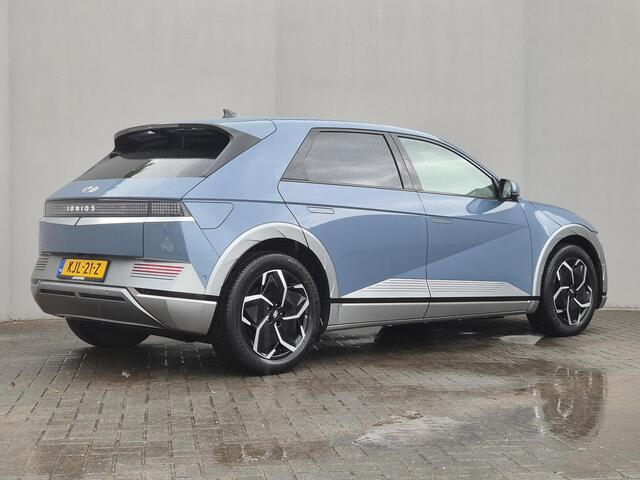 Hyundai IONIQ 5 Lounge 77.4 kWh / SOH 100% / Fabrieksgarantie tot 12-2027 / 8 jaar Batterijgarantie vanaf nieuw / Relax Pakket / Dealer onderhouden / CCS snelladen / Trekgewicht 1600 kg / Warmtepomp / Head Up Display / Elektrische achterklep / Rondomzicht camera / Stu