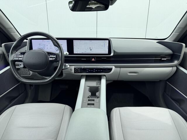 Hyundai IONIQ 6 Connect 77.4 kWh / SOH 100% / Fabrieksgarantie tot 11-2028 / Wit Leder / 20 Inch All Season / Stoelverkoeling / Stoelverwarming Voor + Achter / Stuurverwarming / Elek. Bedienbare Bestuurdersstoel /