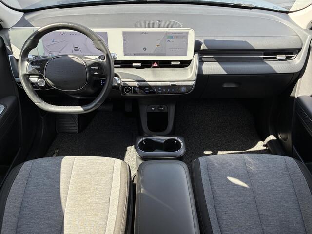 Hyundai IONIQ 5 Connect 77.4 kWh / Fabrieksgarantie t/m 11-2028 / SOH 98,9% / Afneembare Trekhaak / Warmtepomp / Stoel-/Stuurverwarming / All-Season Banden /
