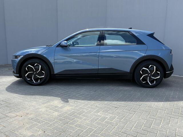 Hyundai IONIQ 5 Connect 77.4 kWh / Fabrieksgarantie t/m 11-2028 / SOH 98,9% / Afneembare Trekhaak / Warmtepomp / Stoel-/Stuurverwarming / All-Season Banden /