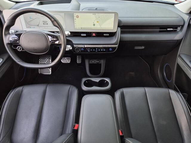 Hyundai IONIQ 5 Lounge 73kWh / SOH 100% / Dealer onderhouden / Fabrieksgarantie tot 03-2028 / Solar dak / CCS snelladen / WLTP 451 km / CCS snelladen / Afn. trekhaak 1.600 kg / Bose Audio Systeem / Head Up Display / Elektrische achterklep / Stuur- Stoel & Achterbank ve