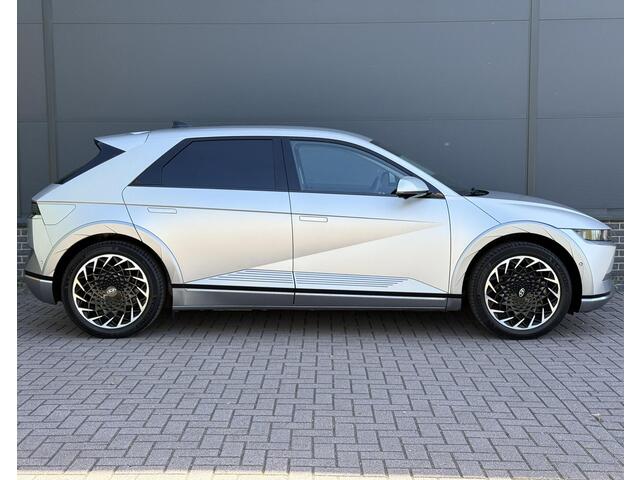 Hyundai IONIQ 5 Lounge 73kWh / Eerste Eigenaar / Dealer Onderhouden / Trekhaak / 1600KG Trekgewicht / Elektrische Stoelen met Geheugen / 360º Camera / Stoel Verwarming+Verkoeling / Stuur Verwarming / SOH 93% / Head-Up Display / 20'' LM Velgen /