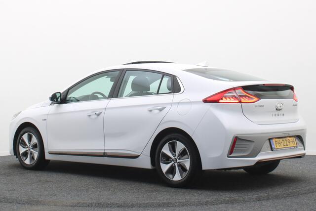Hyundai IONIQ Premium EV SOH 99%, Leer, Schuif-/Kanteldak, Camera, Apple Carplay, ACC, Trekhaak, PDC