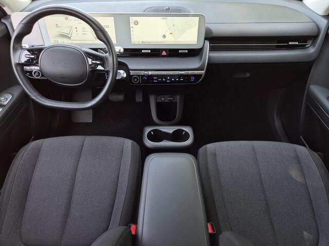 Hyundai IONIQ 5 Style 77.4 kWh / SOH 97,7% / Fabrieksgarantie tot 04-2028 / Dealer onderhouden / Trekgewicht 1600 kg / Warmtepomp / CCS snelladen / Stuur- & Stoelverwarming / Adaptief cruise control / Keyless Entry/Start / Apple Carplay Android Auto /