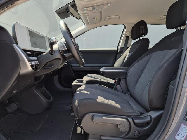 Hyundai IONIQ 5 Style 77.4 kWh / SOH 97,7% / Fabrieksgarantie tot 04-2028 / Dealer onderhouden / Trekgewicht 1600 kg / Warmtepomp / CCS snelladen / Stuur- & Stoelverwarming / Adaptief cruise control / Keyless Entry/Start / Apple Carplay Android Auto /