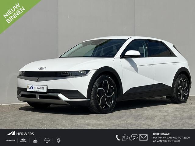 Hyundai IONIQ 5 Connect 77.4 kWh / Dealer onderhouden / Accu SoH 100% / 1.600 kg afn. Trekhaak / Navigatie / Stuur-, stoel- & achterbankverwarming / Apple Carplay Android / 19" LM wielen & All Season banden /