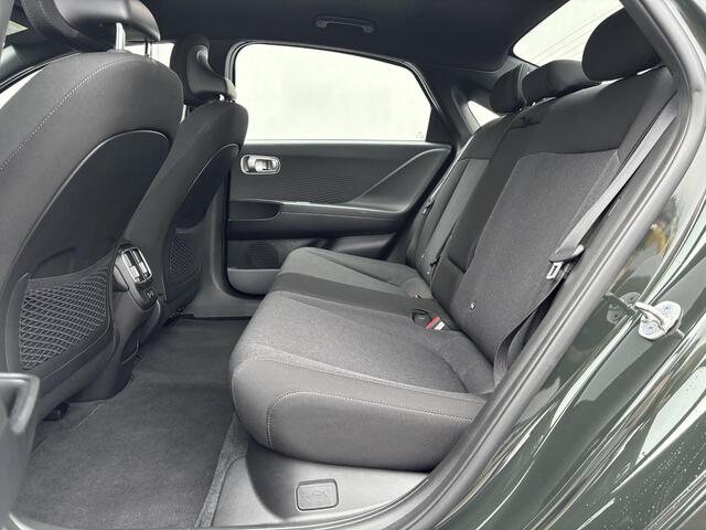 Hyundai IONIQ 6 Connect 77.4 kWh / SOH 100%/ Warmtepomp / 20" / CCS snellader / Fabrieksgarantie tot 1-2030 / 8 Jaar Batterij Garantie / Camera / 1.500 KG Trekgewicht / Adaptieve Cruise / Stoel, Stuur & achterbank Verwarming / Apple carplay/Android auto /