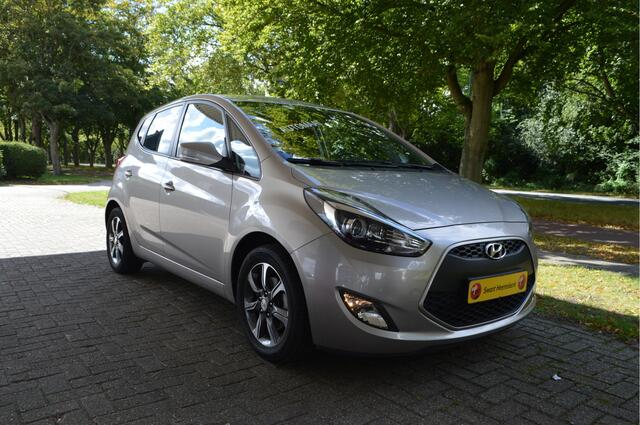 Hyundai IX20 1.6i Premium Automaat | Navi | Cruise C. | Parkeercamera voor + achter