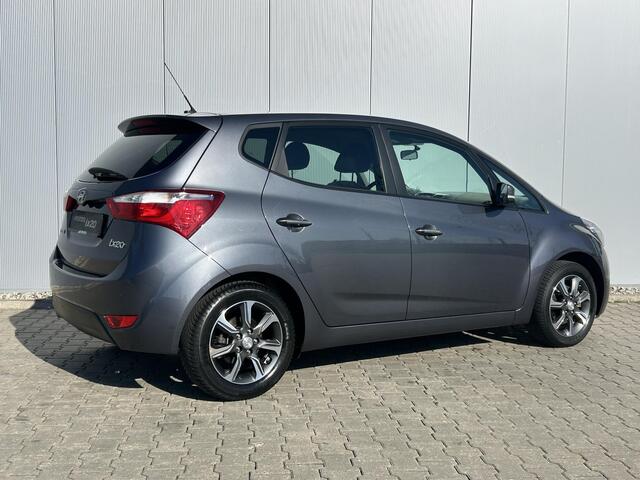 Hyundai IX20 1.6i Go! / Dealer Onderhouden / All Season Banden / Airco Automatisch / Navigatie / Cruise Control / Stoel- Stuur verwarming /