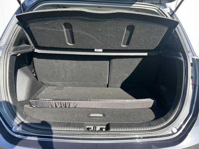 Hyundai IX20 1.6i Go! / Dealer Onderhouden / All Season Banden / Airco Automatisch / Navigatie / Cruise Control / Stoel- Stuur verwarming /