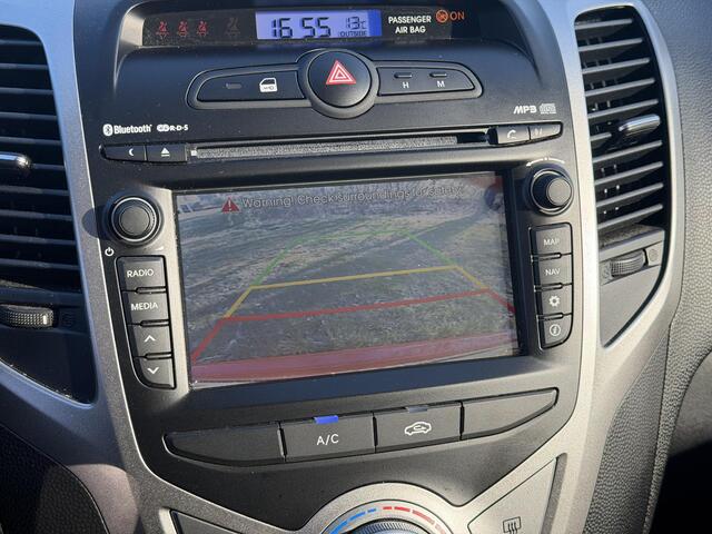 Hyundai IX20 1.6i Go! / Navigatie / Achteruitrij Camera / Origineel Nederlandse auto / Parkeersensoren / Airco / NAP / Elektr. Ramen / Centrale Deur Vergrendeling / Metallic Lak /