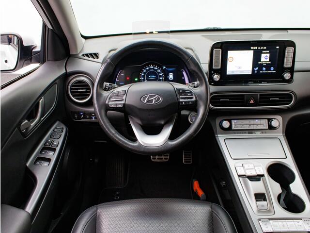 Hyundai Kona EV Premium 64 kWh | Verlaagd | Trekhaak tbv fietsendrager