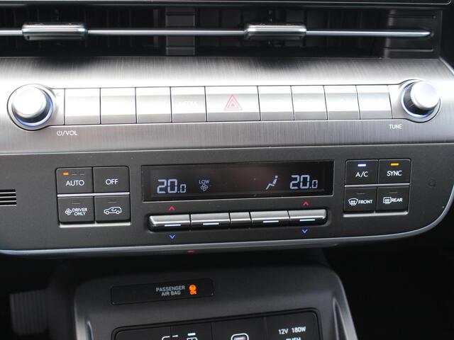 Hyundai Kona Electric Comfort Smart 65.4 kWh / Warmtepomp / Navigatie + Apple Carplay/Android Auto / Cruise Control Adaptief / Head-Up Display / Stoelverwarming /
