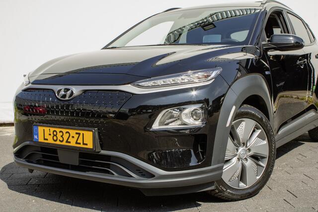 Hyundai Kona EV Fashion 64 kWh Schuifdak/ 3-Fase/ Head up/ Carplay/ Navigatie/ Camera/ Climate control