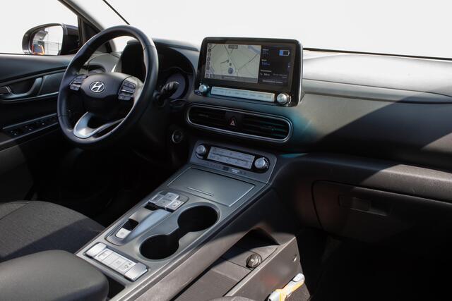 Hyundai Kona EV Fashion 64 kWh Schuifdak/ 3-Fase/ Head up/ Carplay/ Navigatie/ Camera/ Climate control