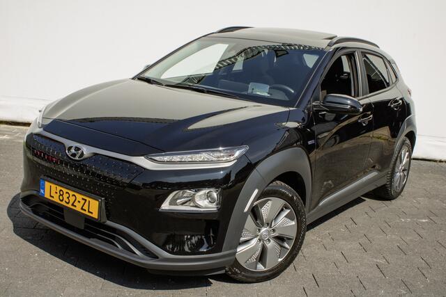 Hyundai Kona EV Fashion 64 kWh Schuifdak/ 3-Fase/ Head up/ Carplay/ Navigatie/ Camera/ Climate control