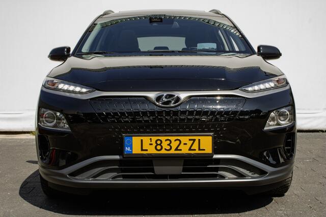 Hyundai Kona EV Fashion 64 kWh Schuifdak/ 3-Fase/ Head up/ Carplay/ Navigatie/ Camera/ Climate control
