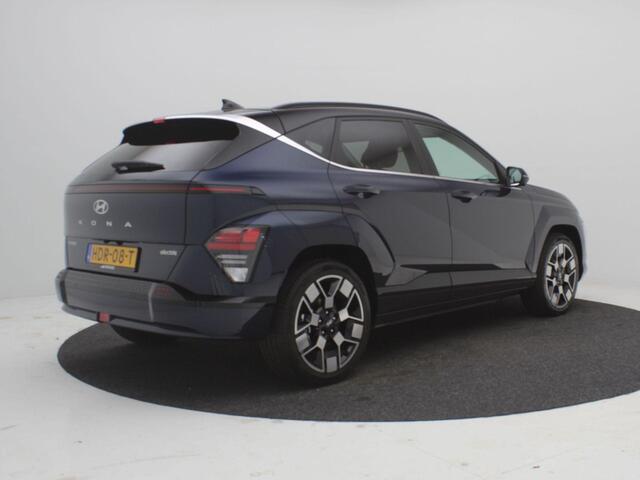 Hyundai Kona Electric Premium 65.4 kWh / Two-Tone / Leder / Stoelverkoeling / Stoel- & Stuurverwarming / 360 Camera / HUD / PDC Voor + Achter /