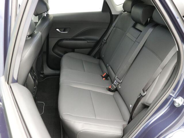 Hyundai Kona Electric Premium 65.4 kWh / Two-Tone / Leder / Stoelverkoeling / Stoel- & Stuurverwarming / 360 Camera / HUD / PDC Voor + Achter /