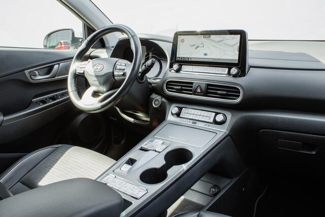 Hyundai Kona EV Premium 64 kWh 204pk 3-Fase/ Elek. schuifdak/ Camera/ Lederen int./ Stuur+stoelverwarming/ Krell audio