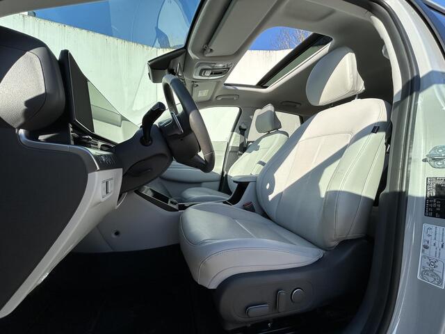 Hyundai Kona 1.6 GDI HEV Premium Sky / Trekgewicht 1300 kg / Glazen schuif- en kanteldak / All Weather banden / Rondomzicht camera / / Lichtmetalen wielen 18" / Apple Carplay Android Auto /