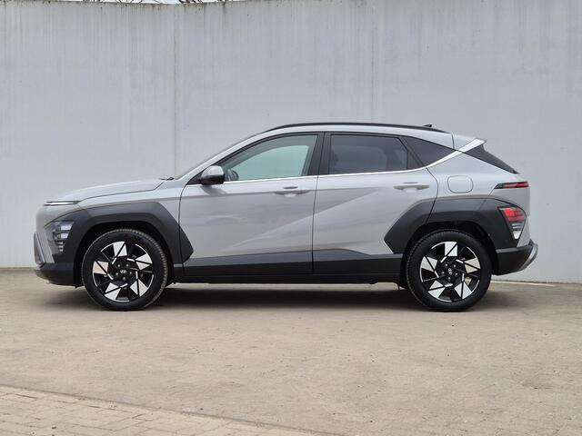 Hyundai Kona 1.6 GDI HEV Premium Sky / Trekgewicht 1300 kg / Glazen schuif- en kanteldak / All Weather banden / Rondomzicht camera / / Lichtmetalen wielen 18" / Apple Carplay Android Auto /