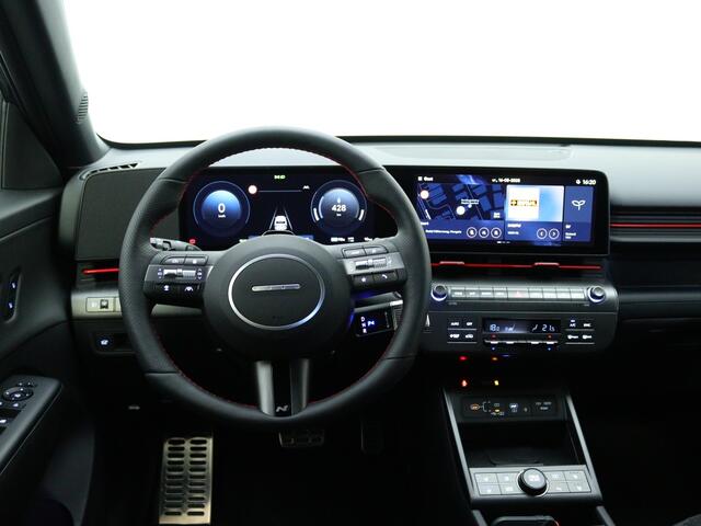 Hyundai Kona Premium 65.4 kWh | 360 graden camera | Alcantara | Navigatie |