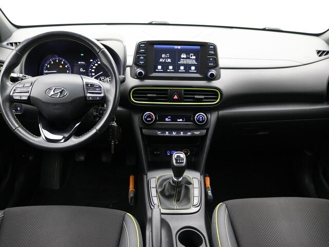 Hyundai Kona 1.0T Fashion / Trekhaak / Navigatie middels Apple CarPlay & android Auto / Cruise Control / 1ste Eigenaar / Dealer onderhouden / 17" LMV / Half-Lederen bekleding /