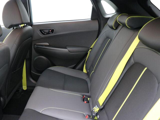 Hyundai Kona 1.0T Fashion / Trekhaak / Navigatie middels Apple CarPlay & android Auto / Cruise Control / 1ste Eigenaar / Dealer onderhouden / 17" LMV / Half-Lederen bekleding /