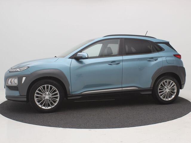 Hyundai Kona 1.0T Fashion / Trekhaak / Navigatie middels Apple CarPlay & android Auto / Cruise Control / 1ste Eigenaar / Dealer onderhouden / 17" LMV / Half-Lederen bekleding /