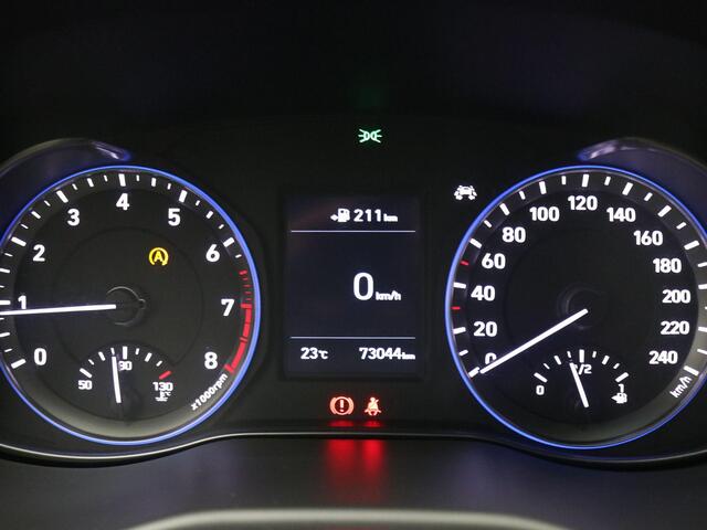 Hyundai Kona 1.0T Fashion / Trekhaak / Navigatie middels Apple CarPlay & android Auto / Cruise Control / 1ste Eigenaar / Dealer onderhouden / 17" LMV / Half-Lederen bekleding /