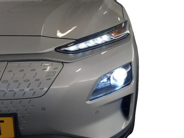 Hyundai Kona EV Premium 64 kWh Zeer luxe iutvoering!