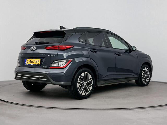 Hyundai Kona EV Premium 64 kWh | Trekhaak afneembaar | Climate control | Camera | Cruise control | Navi | Electrische stoelverstelling |