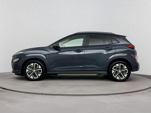 Hyundai Kona EV Premium 64 kWh | Trekhaak afneembaar | Climate control | Camera | Cruise control | Navi | Electrische stoelverstelling |